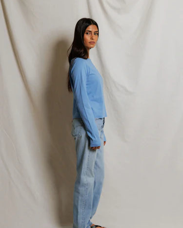Perfect White Tee Parker in Pacific Blue